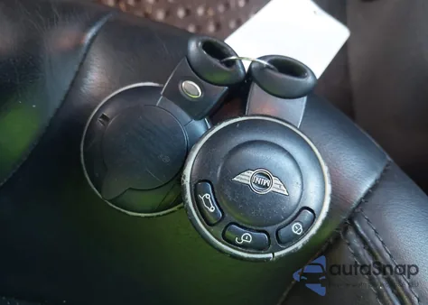 2010 Mini Cooper S from USA, damaged, VIN WMWMS3C57ATY51102